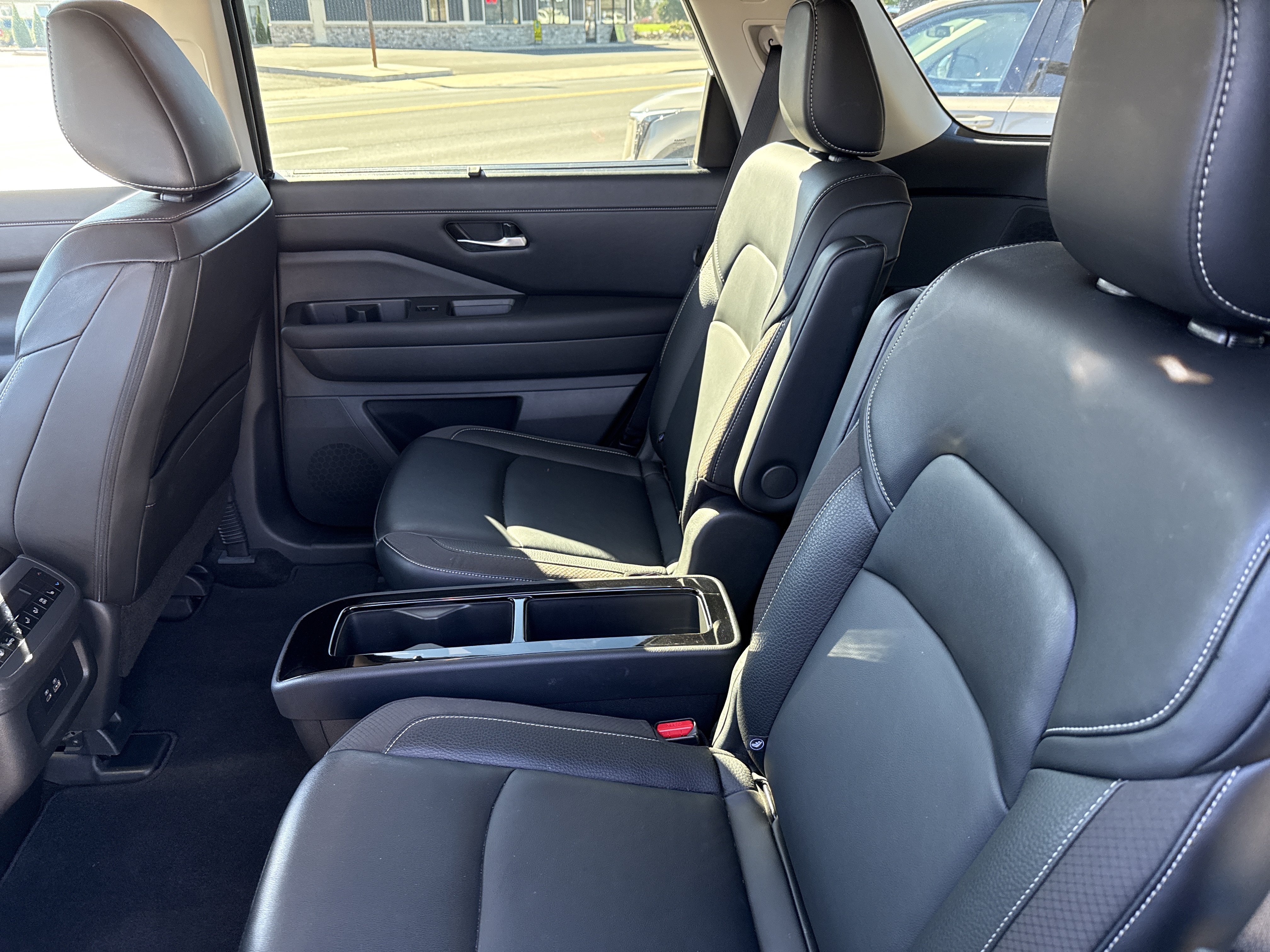 Used 2024 Nissan Pathfinder SL w/ SL Premium Package AWD/4WD image 14