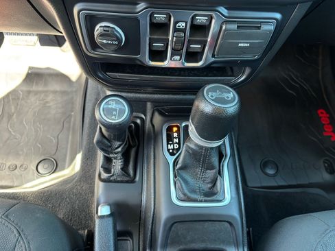 Used 2019 Jeep Wrangler Unlimited Sport S AWD/4WD image 16