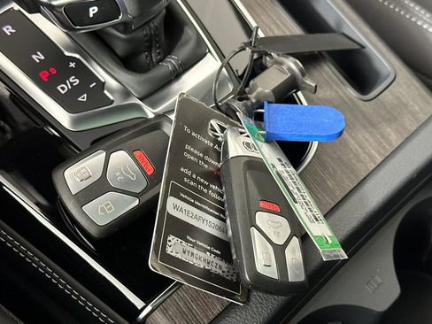 Used 2025 Audi Q5 e Premium Plus w/ Premium Plus Package image 24