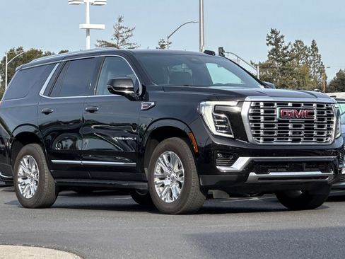 Used 2025 GMC Yukon Denali image 2