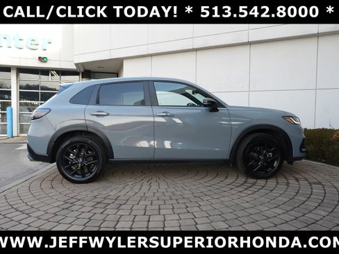 Used 2025 Honda HR-V Sport image 2