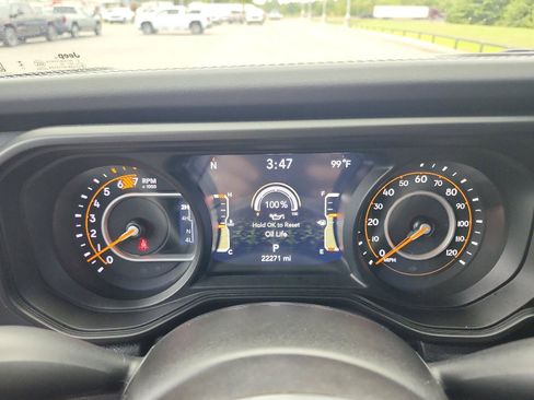 Used 2025 Jeep Wrangler Unlimited Sahara AWD/4WD image 21