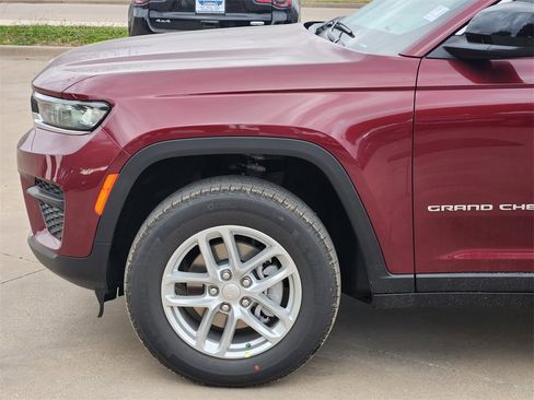 New 2025 Jeep Grand Cherokee Laredo w/ Luxury Tech Group I image 6