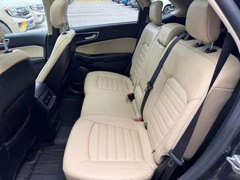 Used 2019 Ford Edge SEL w/ Equipment Group 201A FWD image 24