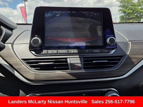 Used 2024 Nissan Altima 2.5 SV FWD image 19