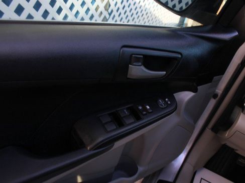 Used 2013 Toyota Camry L image 15