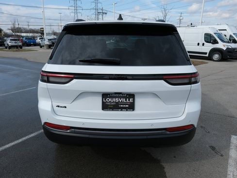 New 2026 Jeep Grand Cherokee Altitude AWD/4WD image 9