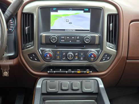 Used 2018 Chevrolet Silverado 1500 High Country image 34