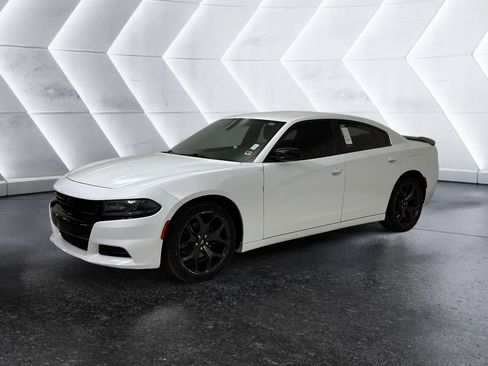 Used 2020 Dodge Charger SXT w/ Blacktop Package image 3
