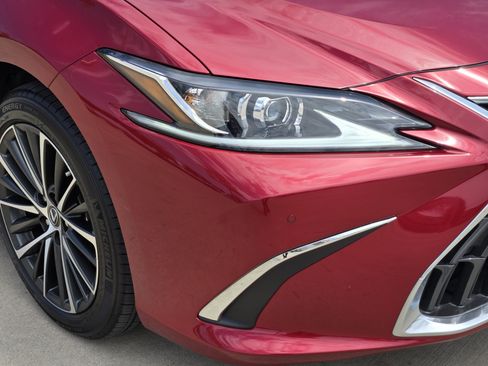 Used 2025 Lexus ES 350 w/ Premium Package FWD image 10