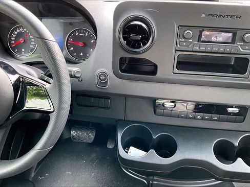 New 2025 Mercedes-Benz Sprinter 2500 image 9