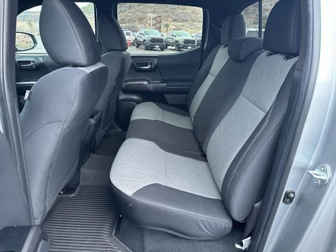 Used 2022 Toyota Tacoma TRD Off-Road image 11