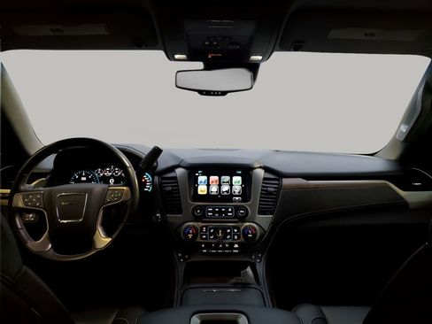 Used 2020 GMC Yukon XL Denali w/ Denali Premium Package image 23