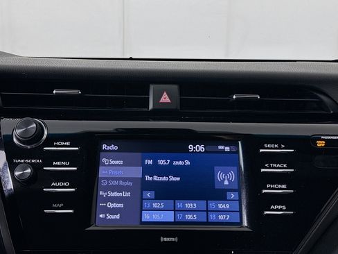 Used 2020 Toyota Camry SE FWD image 19