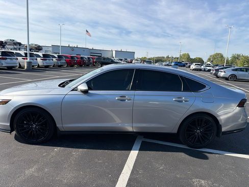 Used 2024 Honda Accord Touring image 3