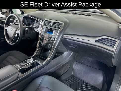Used 2017 Ford Fusion SE FWD image 19