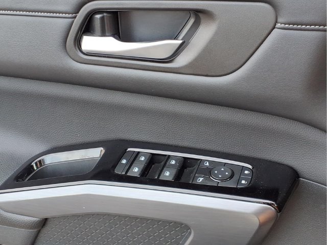 Used 2024 Nissan Pathfinder SL AWD/4WD image 16