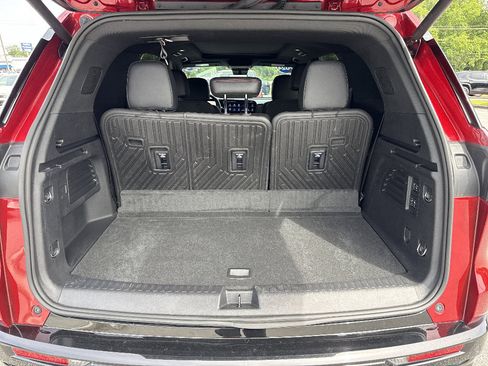 Used 2024 Chevrolet Traverse RS w/ LPO, Floor Liner Package FWD image 38