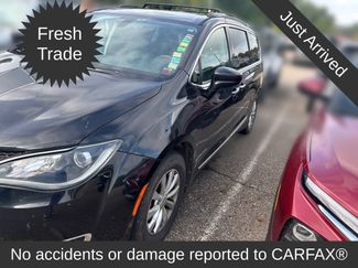 Used 2017 Chrysler Pacifica Touring-L FWD video 1