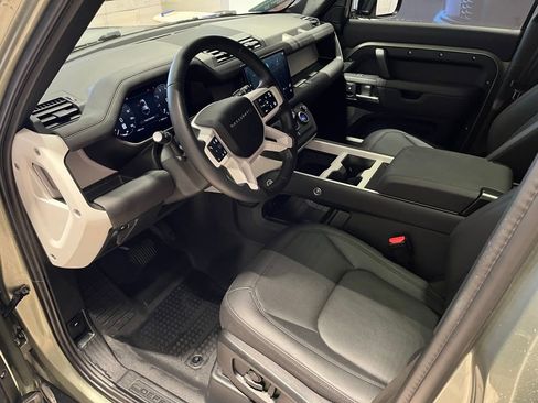 Used 2025 Land Rover Defender 110 S image 12