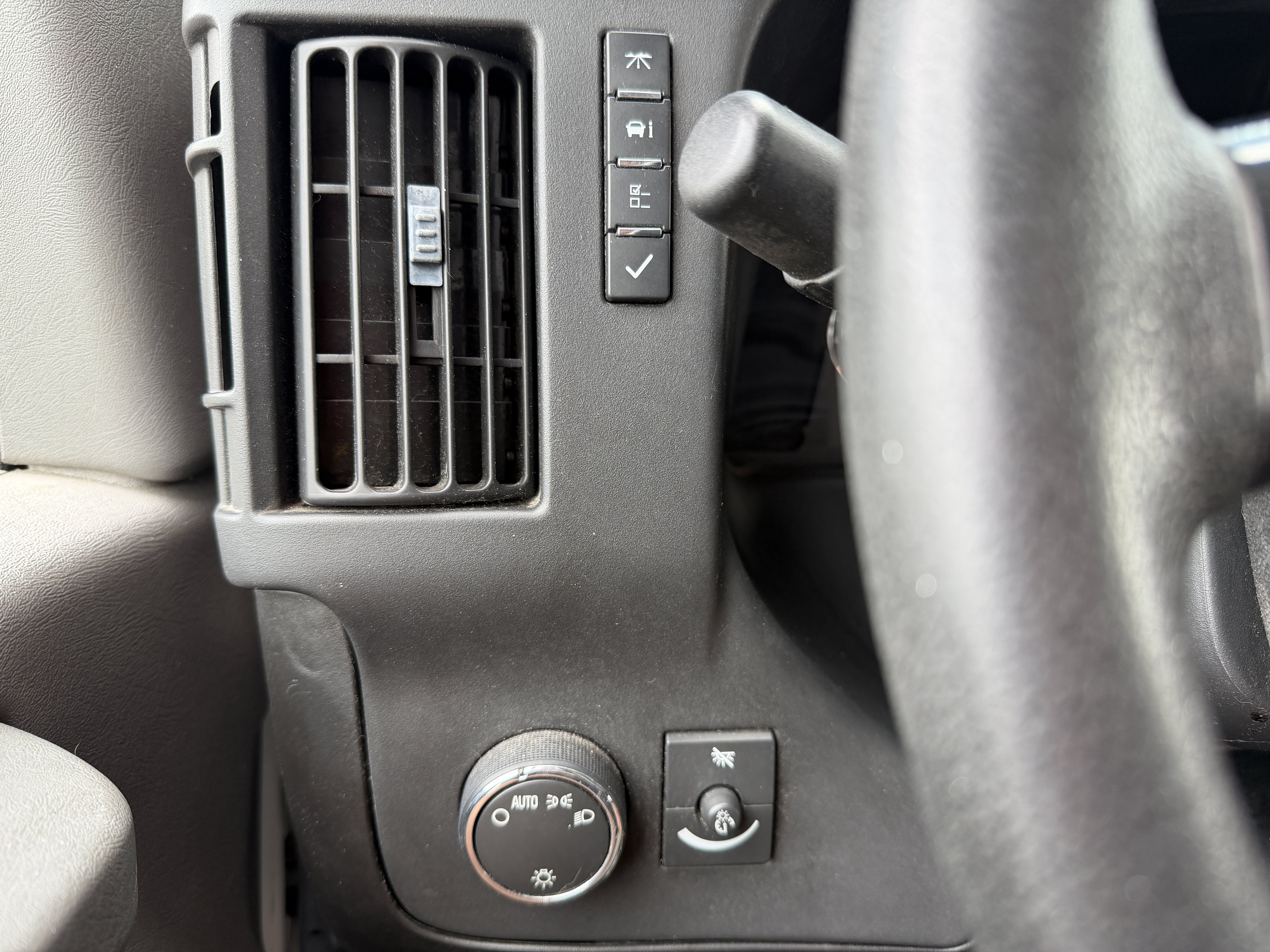Used 2008 GMC Savana 3500 RWD image 15
