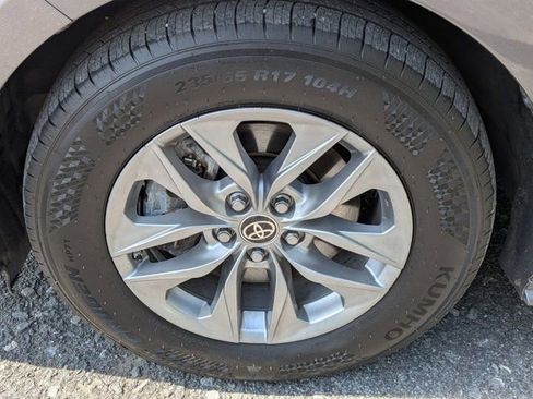 Used 2022 Toyota Sienna XLE AWD/4WD image 10