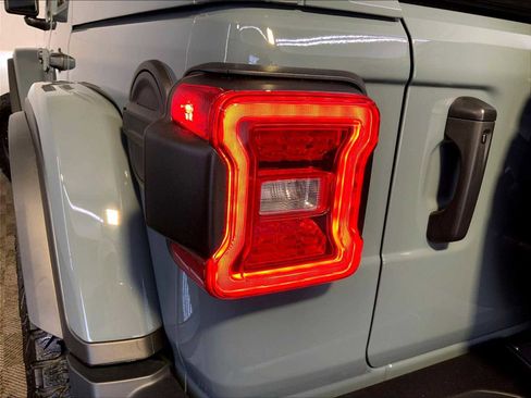 Used 2024 Jeep Wrangler Unlimited Rubicon 392 image 30