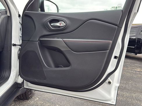 Used 2020 Jeep Cherokee Trailhawk w/ Cold Weather Group image 18