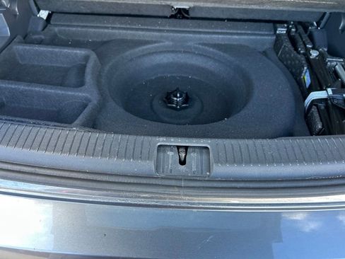 Used 2025 Volkswagen Atlas SE image 24