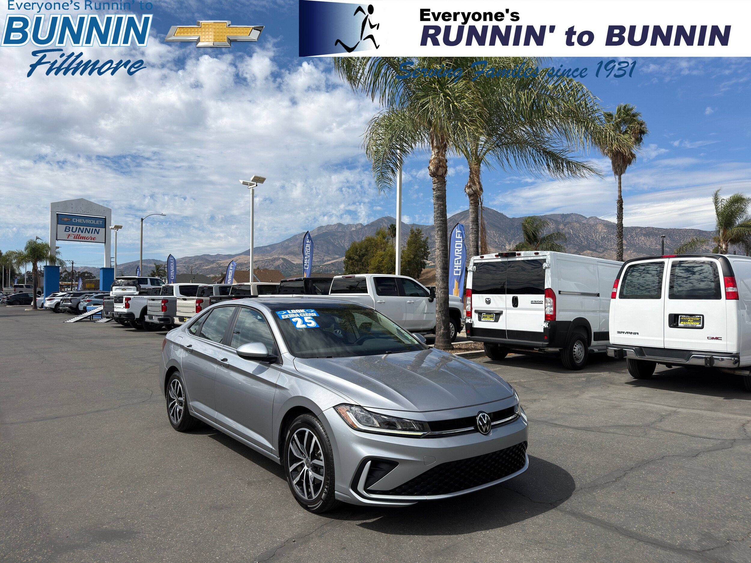 Used 2025 Volkswagen Jetta SE FWD image 1