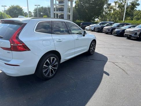 Used 2022 Volvo XC60 B5 Momentum w/ Climate Package FWD image 7