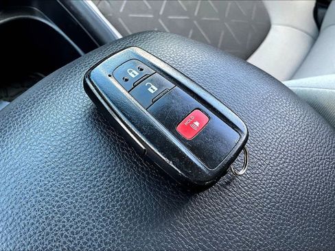 Used 2021 Toyota RAV4 XLE FWD image 34