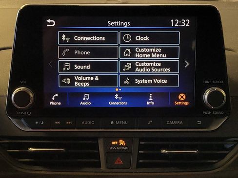 Used 2025 Nissan Altima 2.5 SV FWD image 25