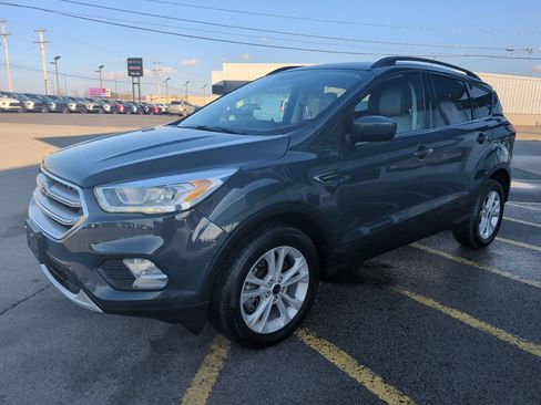 Used 2019 Ford Escape SEL image 3
