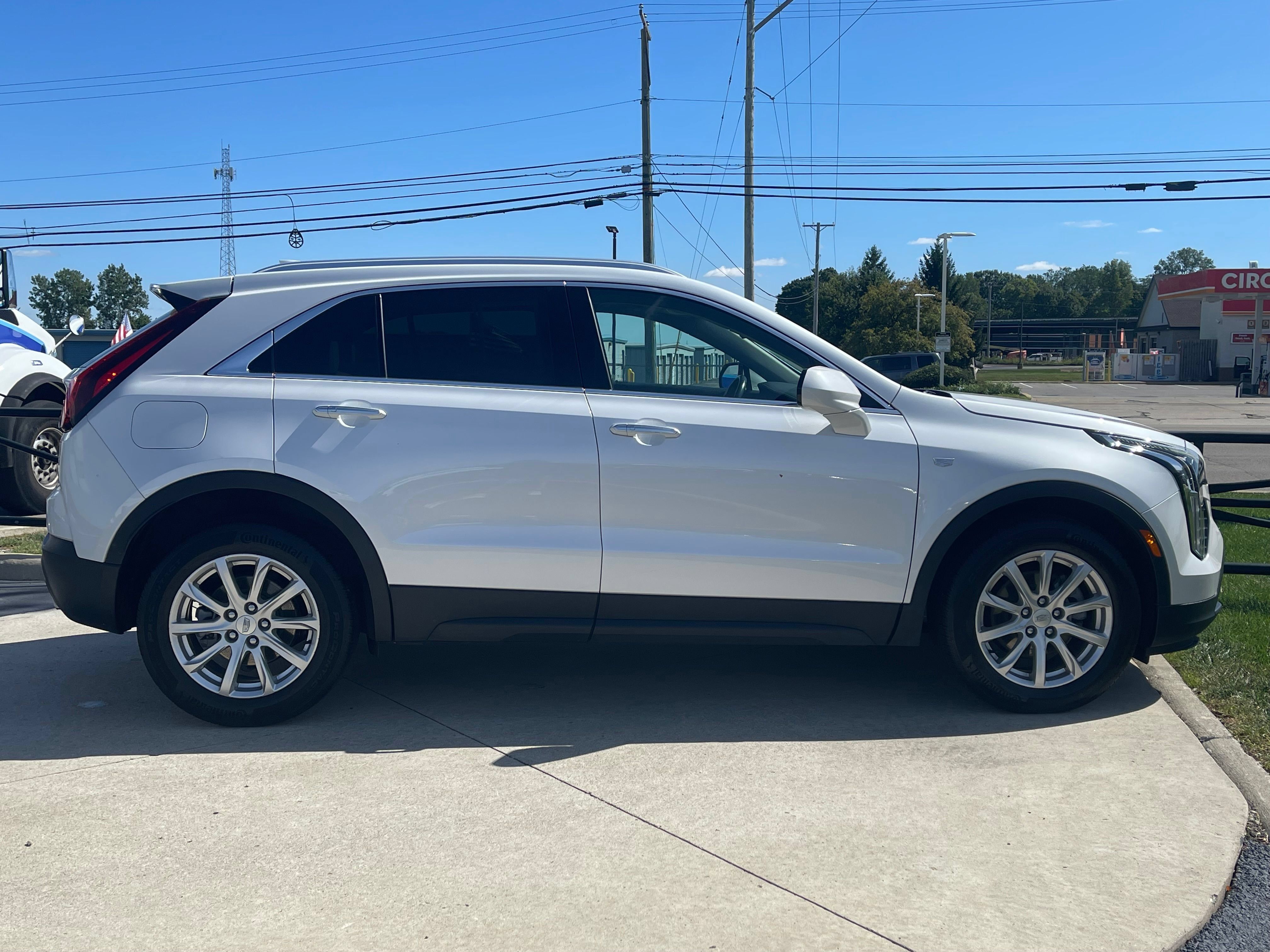 Used 2023 Cadillac XT4 Luxury w/ Cold Weather Package AWD/4WD image 8