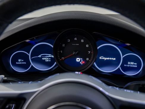 Used 2021 Porsche Cayenne Coupe image 21