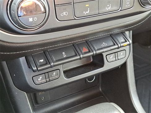 Used 2015 GMC Canyon SLT w/ Driver Alert Package image 14