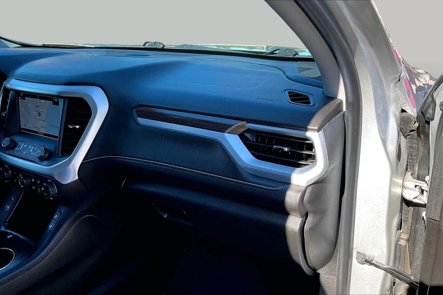 Used 2019 GMC Acadia SLT AWD/4WD image 18