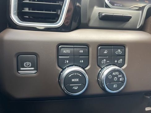 Used 2024 GMC Sierra 2500 Denali w/ Denali Reserve Package image 25