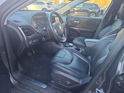 Used 2019 Jeep Cherokee Limited image 11