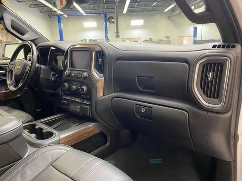Used 2022 Chevrolet Silverado 1500 High Country w/ Technology Package image 17
