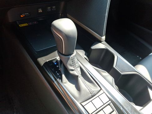 Used 2025 Toyota Camry SE w/ Convenience Package FWD image 14