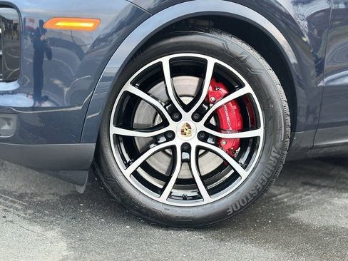 Used 2024 Porsche Cayenne S image 2