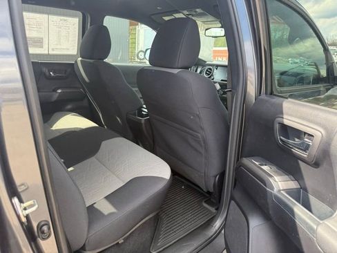 Used 2020 Toyota Tacoma TRD Sport image 18