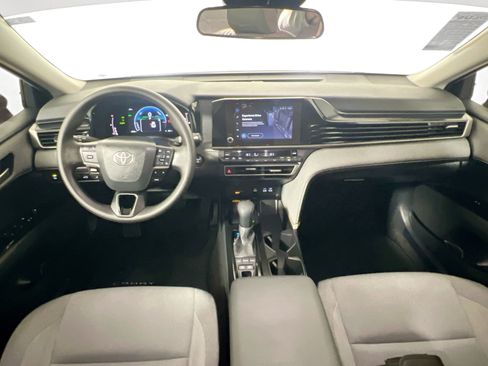 Used 2025 Toyota Camry LE image 30