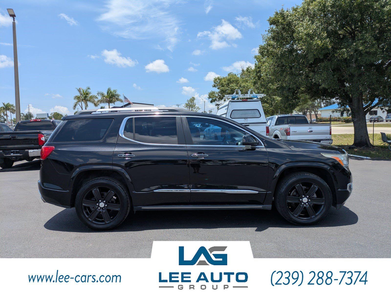 Used 2017 GMC Acadia Denali w/ Technology Package FWD image 2