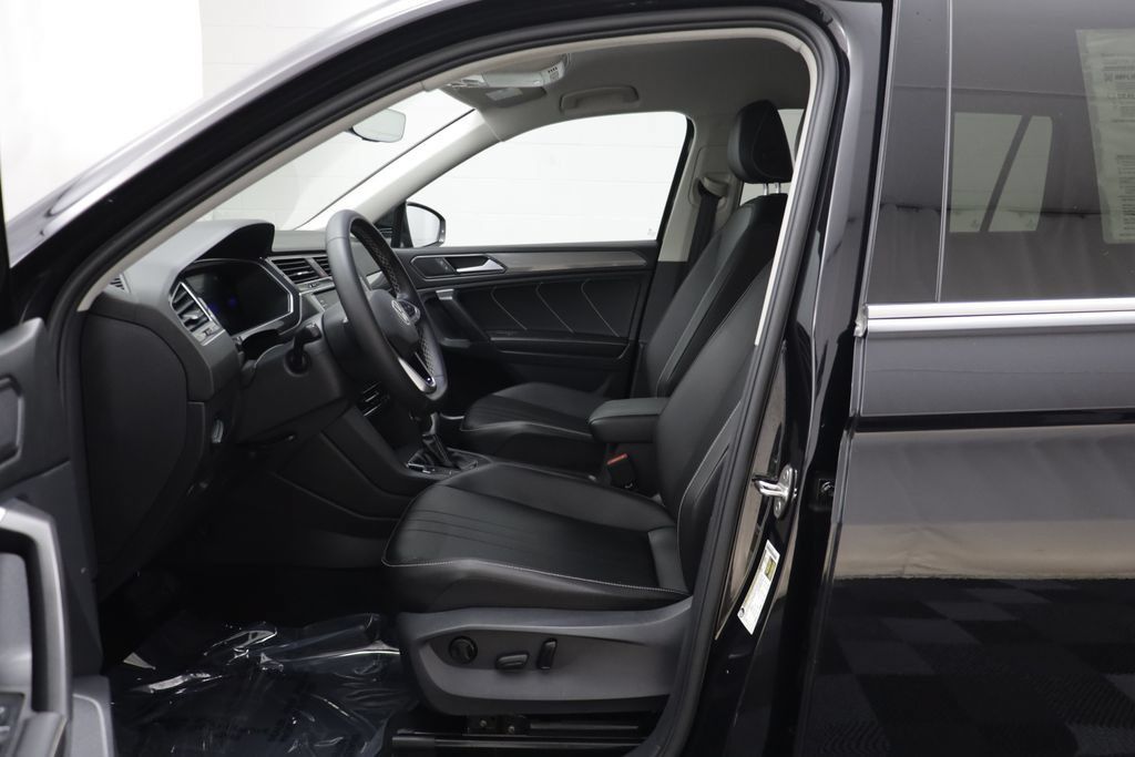Used 2022 Volkswagen Tiguan SE AWD/4WD image 5