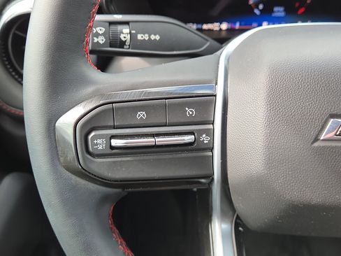 Used 2024 Chevrolet Colorado Z71 w/ Z71 Convenience Package 2 image 19