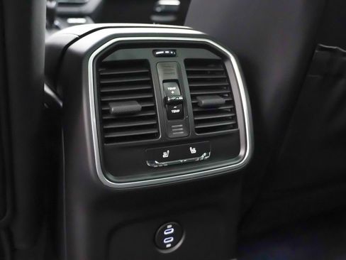 Certified 2026 Porsche Macan AWD/4WD image 20