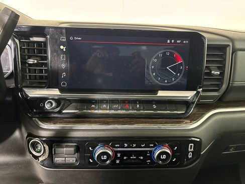 Used 2023 GMC Sierra 1500 SLE AWD/4WD image 13